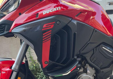 Kit adesivi bicolore usato Kit adesivi bicolore usato  Fiumicino