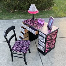Girls desk.matching chair for sale  Waukesha