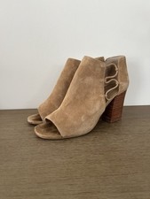 Tahari tan suede for sale  Bohemia
