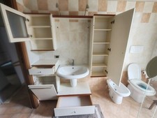 Mobile bagno con usato  Introbio
