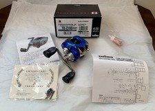 RARO Team Daiwa TD-Z 103 I'ZE Pedido Pessoal com Caixa, Pin, Cartão - Zillion, Steez comprar usado  Enviando para Brazil