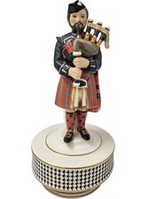 Scottish bagpiper figurine for sale  DARTFORD