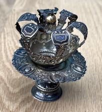 Antiga Coroa Espírito Santo de Prata com Conjunto de Pedastal Pomba Portuguesa 3" comprar usado Antiga Coroa Espírito Santo de Prata com Conjunto de Pedastal Pomba Portuguesa 3" comprar usado  Enviando para Brazil