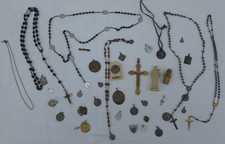 Lot médailles religieuses d'occasion  Dun-sur-Meuse