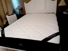 Dreamcloud classic queen for sale  Addison