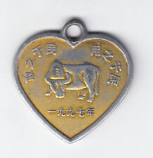 MEDALHÃO DE BICICLETA CHINÊS FORMATO CORAÇÃO ALTO 1-13/16 POLEGADAS COM SÍMBOLO DE BOI comprar usado  Enviando para Brazil