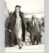 Magnata do transporte grego ARISTÓTELES ONASSIS com filha CHRISTINA 1960s foto de imprensa, usado comprar usado  Enviando para Brazil