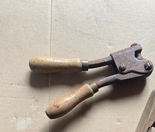 Vecchia occhiellatrice manuale usato  Gergei