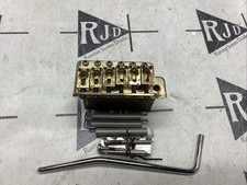 Anos 80 Japão 6 Pontos Stratocaster Tremolo Ponte Vibrato Fechadura Sela Latão comprar usado Anos 80 Japão 6 Pontos Stratocaster Tremolo Ponte Vibrato Fechadura Sela Latão comprar usado  Enviando para Brazil