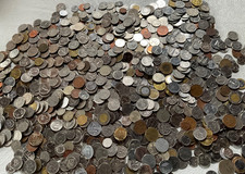 12+ libras de moedas do mundo, muitos países, algumas mais antigas, ótima coleção comprar usado  Enviando para Brazil