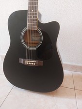 Chitarra acustica nera usato  Ittiri