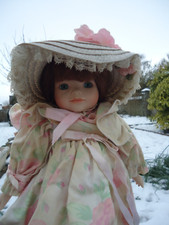 Poupee porcelaine mundia d'occasion  Flixecourt