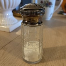 Sucrier soupoudreur cristal d'occasion Sucrier soupoudreur cristal d'occasion  Peymeinade