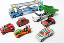 Coches, camiones y otros vehículos diecast mixtos Corgi y Matchbox usados en jugada segunda mano  Embacar hacia Mexico