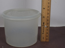 Usado, Recipiente de comida redondo Tupperware antigo 250-7 e tampa de vedação superior 215-12 EUA LQQK comprar usado  Enviando para Brazil
