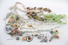 Kitsch jewellery embroidery for sale  LEEDS