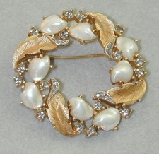 Broche Crown Trifari Sorrento pérola dentes de bebê strass ESTADO, usado comprar usado  Enviando para Brazil