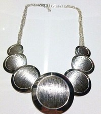COLAR ESCUDO DISCO REDONDO ESCOVADO CABO TRIPLO PRATA ESTERLINA ASSINADO POR DESIGNER comprar usado  Enviando para Brazil