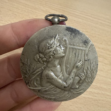 Médaille femme lyre d'occasion  Andernos-les-Bains