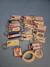 Usado, Lote de 17 chaveiros de plástico lembrança universitária de férias A maioria é personalizada comprar usado  Enviando para Brazil