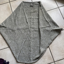 Strickponcho pus grün gebraucht kaufen  Simmerath