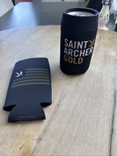 Suporte para lata refrigerador refrigerante cerveja isolador Koozie Saint Archer dourado comprar usado  Enviando para Brazil