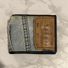 Carteira vintage Levis 505 azul denim bolso traseiro bi dobra identificação robusta desgastada comprar usado Carteira vintage Levis 505 azul denim bolso traseiro bi dobra identificação robusta desgastada comprar usado  Enviando para Brazil