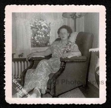 CADEIRA DE SALA DE ESTAR RELAXANTE FEMININA 1951 FOTO ANTIGA/VINTAGE INSTANTÂNEA - D285 comprar usado  Enviando para Brazil