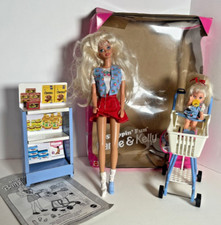 Barbie e Kelly Shopping Fun dolls #15756 alguns acessórios carrinho de boneca prateleira 1996 comprar usado Barbie e Kelly Shopping Fun dolls #15756 alguns acessórios carrinho de boneca prateleira 1996 comprar usado  Enviando para Brazil