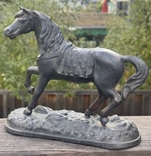 Black metal horse d'occasion  Expédié en Belgium