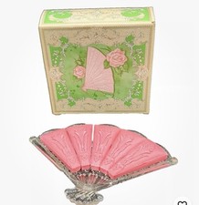 Saboneteira Avon Hostess extravagante com 5 sabonetes perfumados ventiladores nova vintage década de 1970  comprar usado Saboneteira Avon Hostess extravagante com 5 sabonetes perfumados ventiladores nova vintage década de 1970  comprar usado  Enviando para Brazil