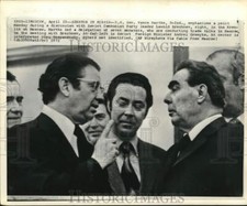 1973 Press Photo Vance Hartke e oficiais soviéticos durante negociações comerciais em Moscou comprar usado  Enviando para Brazil