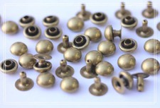 180pz borchie semisfere usato  Brescia