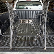 Antiga base de máquina de costura SINGER Treadle - mesa de reaproveitamento comprar usado Antiga base de máquina de costura SINGER Treadle - mesa de reaproveitamento comprar usado  Enviando para Brazil