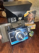 Usado, Antigo pacote colorido Polaroid IICamera com estojo, pacote de cubos de flash, condição desconhecida comprar usado  Enviando para Brazil