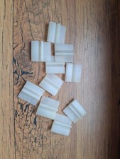 10 Agrafes plastique enjoliveur léche vitre Peugeot 504 - 931302 na sprzedaż  Wysyłka do Poland