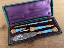 Superbe nécessaire d’écriture ancien en émail bleu ciel et doré – vers 1860 comprar usado Superbe nécessaire d’écriture ancien en émail bleu ciel et doré – vers 1860 comprar usado  Enviando para Brazil