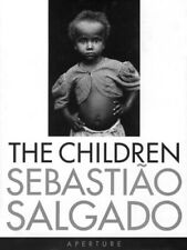 Sebastião Salgado - Children: Refugees and Migrants (SIGNED) comprar usado  Enviando para Brazil