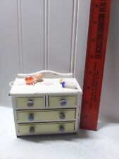 1987 Casa de Bonecas Miniatura Love-A-Bye Baby Cômoda de Madeira com Mamadeiras e Chocalhos comprar usado  Enviando para Brazil