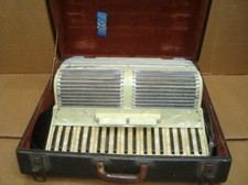 Acordeão vintage “Scandalli” modal nº Número de série 42 L 3025 tamanho completo com estojo comprar usado  Enviando para Brazil