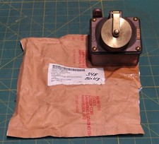 Conector de caja de latón Oceanic y receptáculo eléctrico F-12 5935-01-454-6959 segunda mano  Embacar hacia Mexico