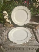 Assiettes plates relief d'occasion  Villeneuve-la-Guyard