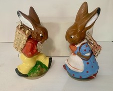 Recipiente de doces vintage Alemanha coelhos da Páscoa papel machê casal, usado comprar usado  Enviando para Brazil