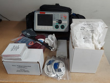 Monitor defibrillatore zoll usato Monitor defibrillatore zoll usato  Spedire a Italy
