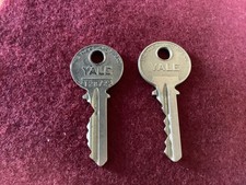 Yale keys different for sale  READING