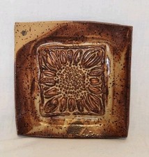Azulejo ralador de alho girassol marrom cerâmica quente vermelho feito à mão EUA comprar usado  Enviando para Brazil