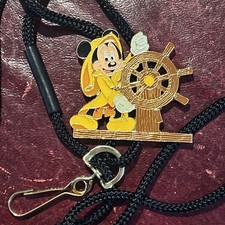 Cordão Bolo Exclusivo para Membro do Elenco WDW Disney Mickey Mouse Capitão da Chuva comprar usado  Enviando para Brazil