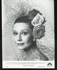 AUDREY HEPBURN em SIDNEY SHELDON'S BLOODLINE 1979 Adorável 8 X 10 Glamour Ainda VV comprar usado  Enviando para Brazil