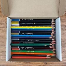 Juego de 62 lápices de colores de varias marcas - todos afilados y listos para usar segunda mano  Embacar hacia Argentina