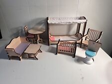 Lote de 8 móveis de madeira para casa de bonecas artesanato infantil berço cama vaso sanitário sofá mesa comprar usado  Enviando para Brazil